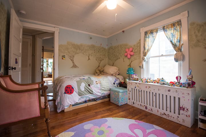 Ეს ოთახი განახლდა/შეიღება. 