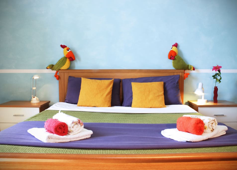 The double bed /
Il letto matrimoniale