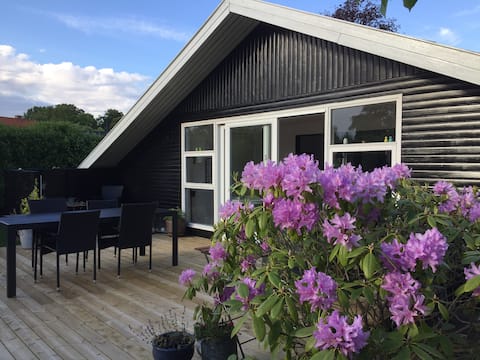 Cozy holiday home in lovely Hejlsminde.