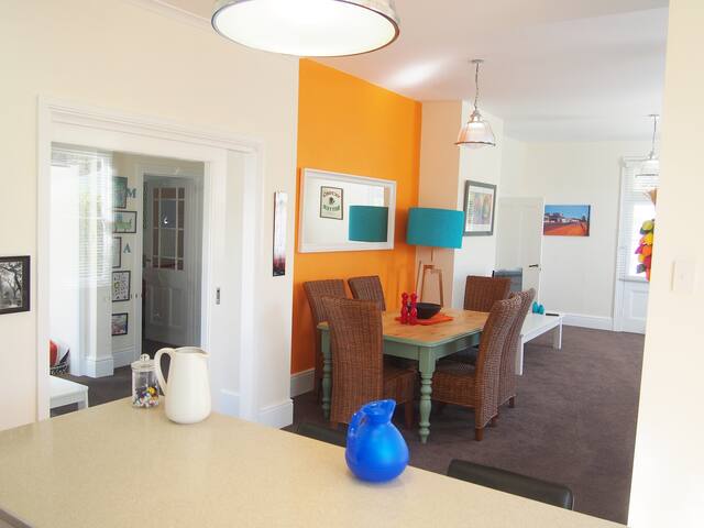 Windsor Cottage, Kingston Beach Tas gallery image 5