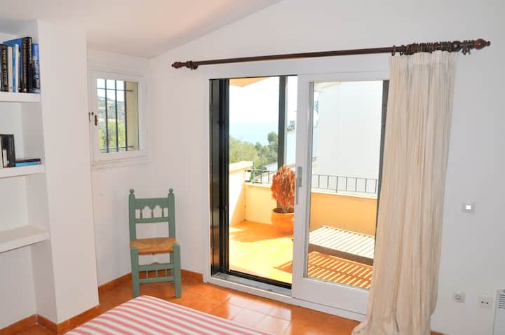 Vue sur la mer depuis la terrasse de la chambre des maîtres