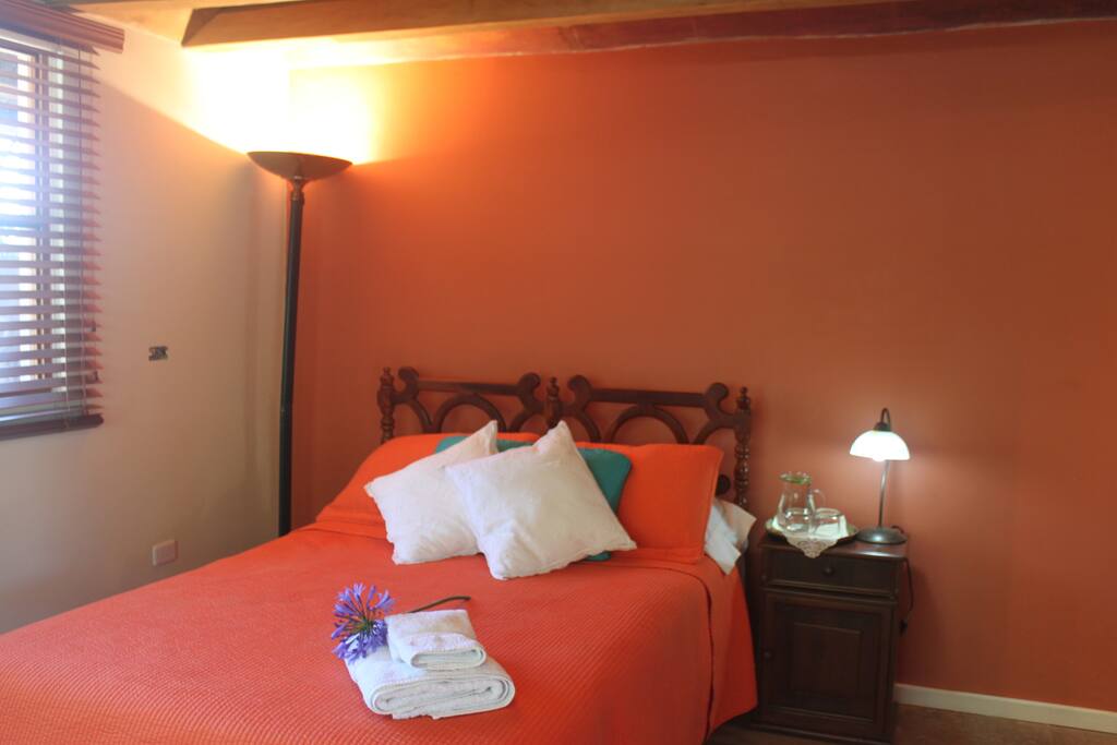 Main room - Full bed