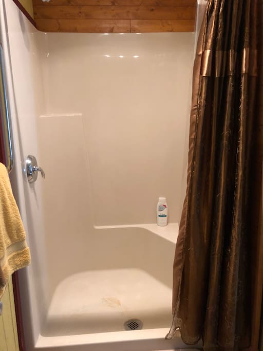 Comfortable shower/bath !