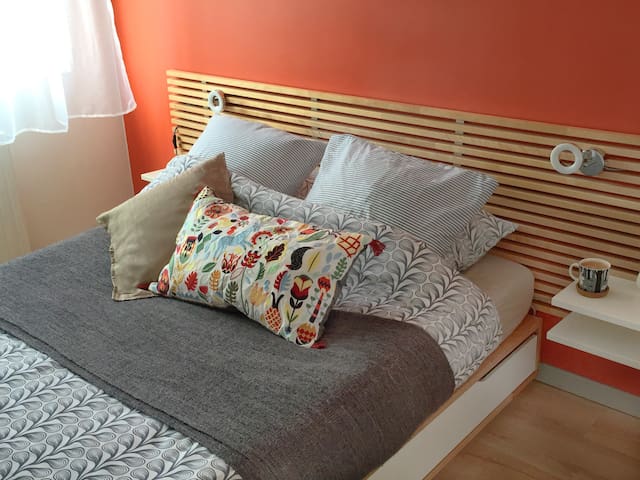 HELIOS Your room in 100m2. Central sta. & Pompidou