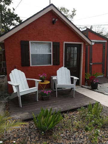 St. Pete cozy and charming tiny cottage