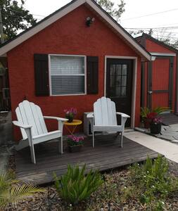 St. Pete cozy and charming tiny cottage