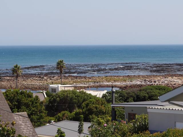 Fully furnished house in “Old” Kom gallery image 2