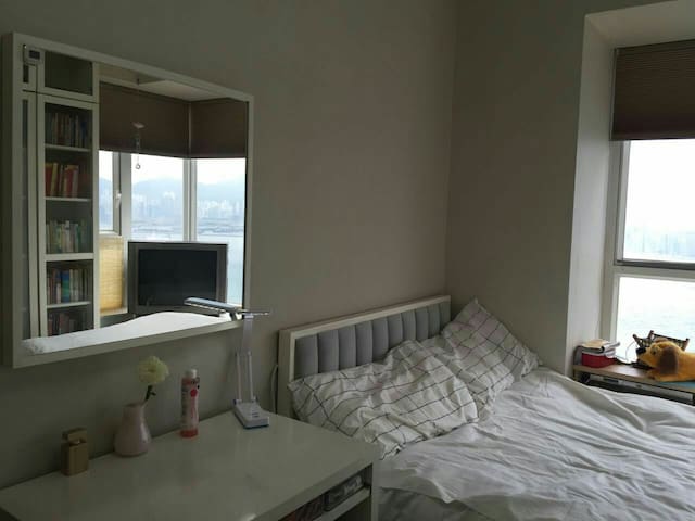 Awesome Apt at Central location gallery image 3