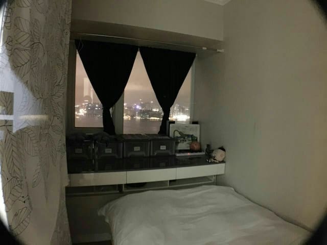 Awesome Apt at Central location gallery image 4