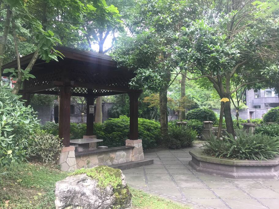 楼下院子休闲娱乐