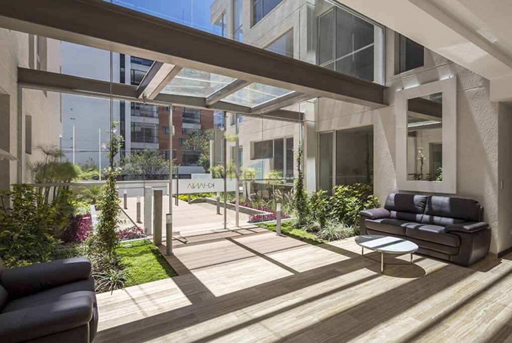 entrada del edificio / hall of the building