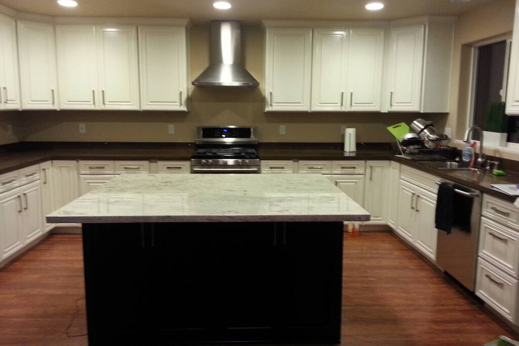 LARGE OPEN KITCHEN