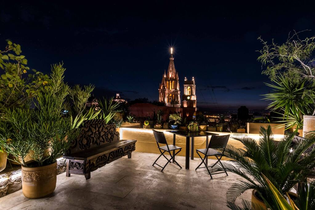 Vista nocturna desde la terraza del 3er. piso