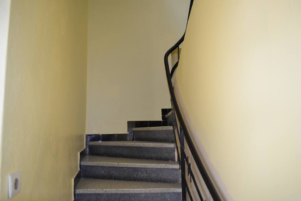 Cage d'escalier avec entrée indépendante