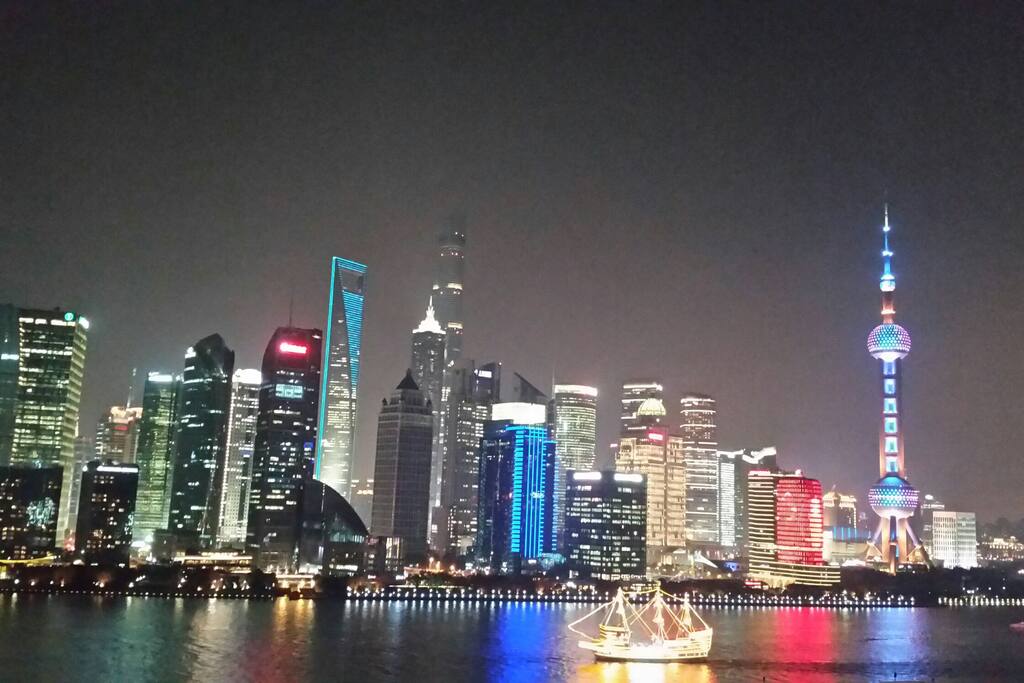 Welcome to Amazing River view Jacuzzi!
欢迎光临精美江景房按摩浴缸!