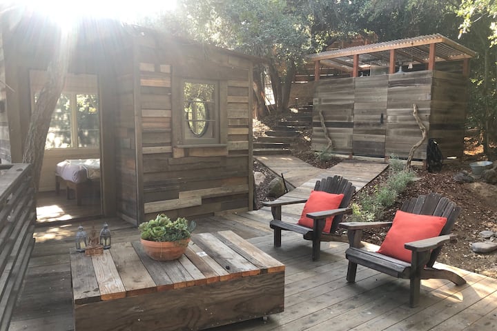 The Flying Pig Treehouse Oasis — primary photo