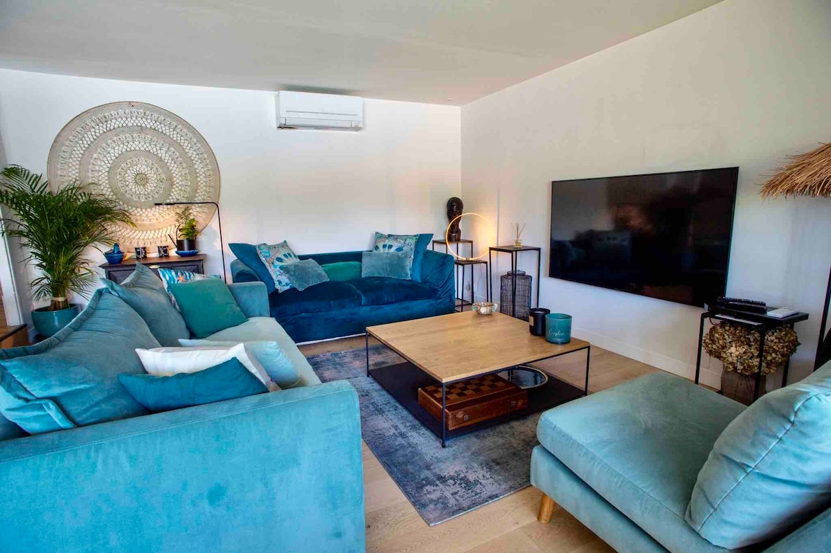 Top Airbnb: Luxury apartment in a residence with pool in Saint Tropez