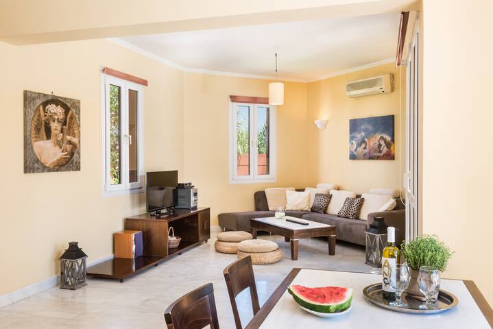 2 Villas,Sleeps 12,Beach, Pool. gallery image 5