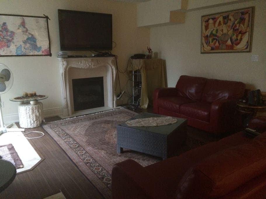 Playstation, xbox, TV, wifi, couches