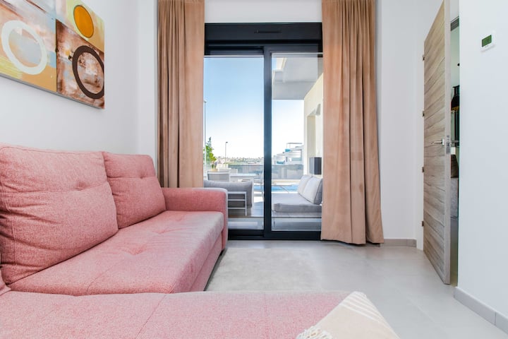 ห้องนอนพร้อมเตียงโซฟา