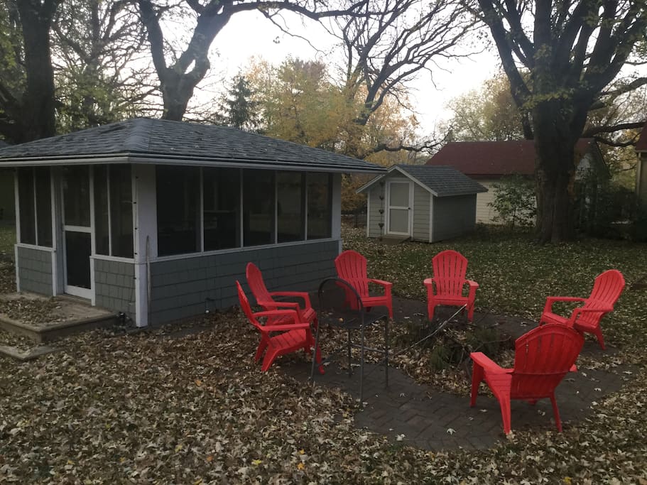 Screen porch, patio, and bonfire pit for classic winter fires !