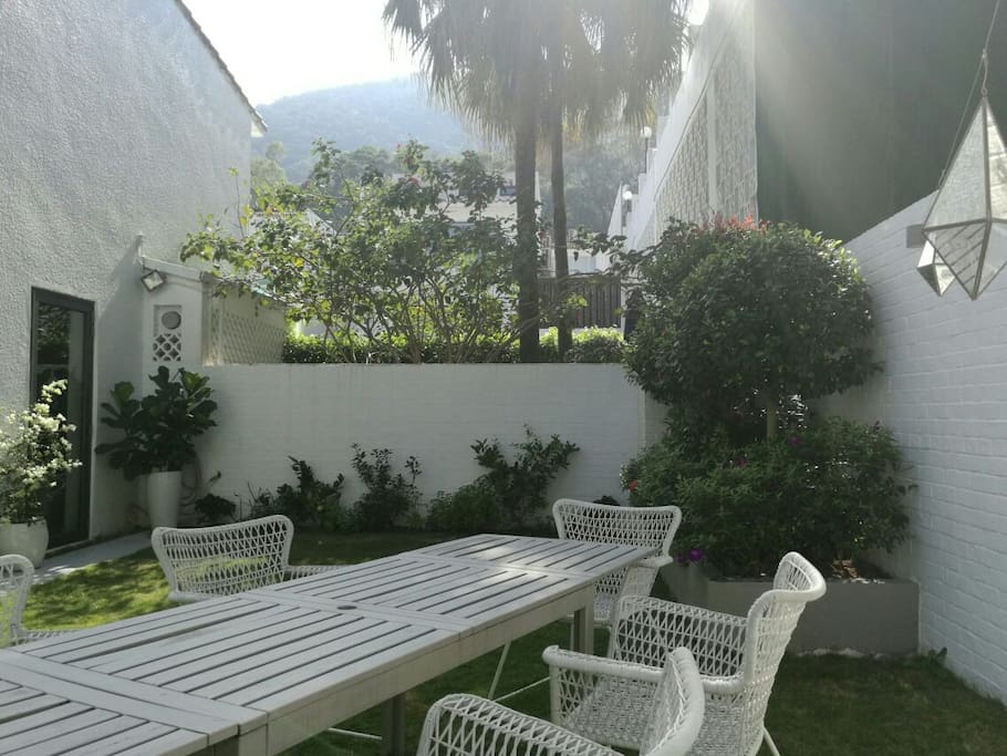 Upper garden with outdoor dining