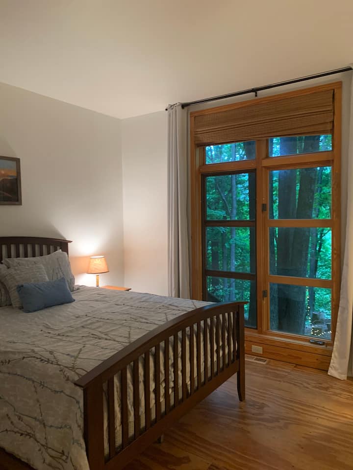 غرفة النوم الأولى