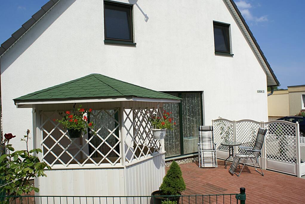 Terrasse mit 6-Eck-Pavillon