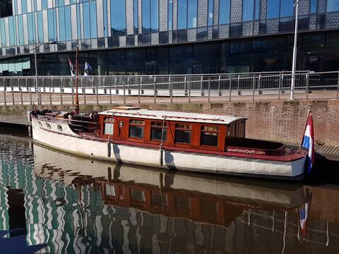 Antique salonboat "Tromp" 1938 Delft/The Hague