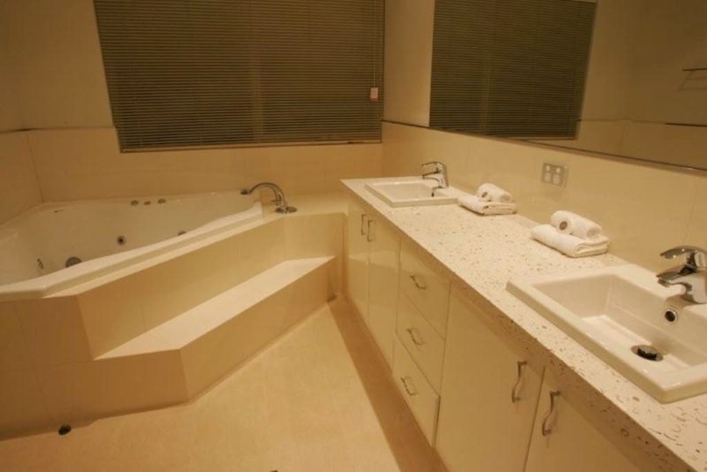 Bathroom with Spa bath