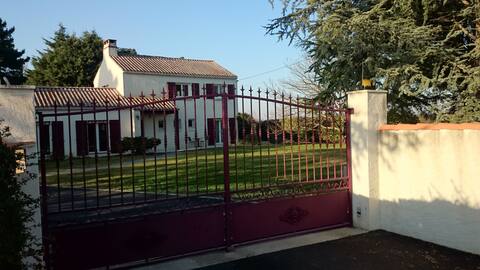 accommodation located near the quiet Nantes vineyard