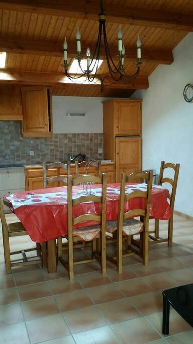 Cuisine salle à manger traditionnelle et conviviale