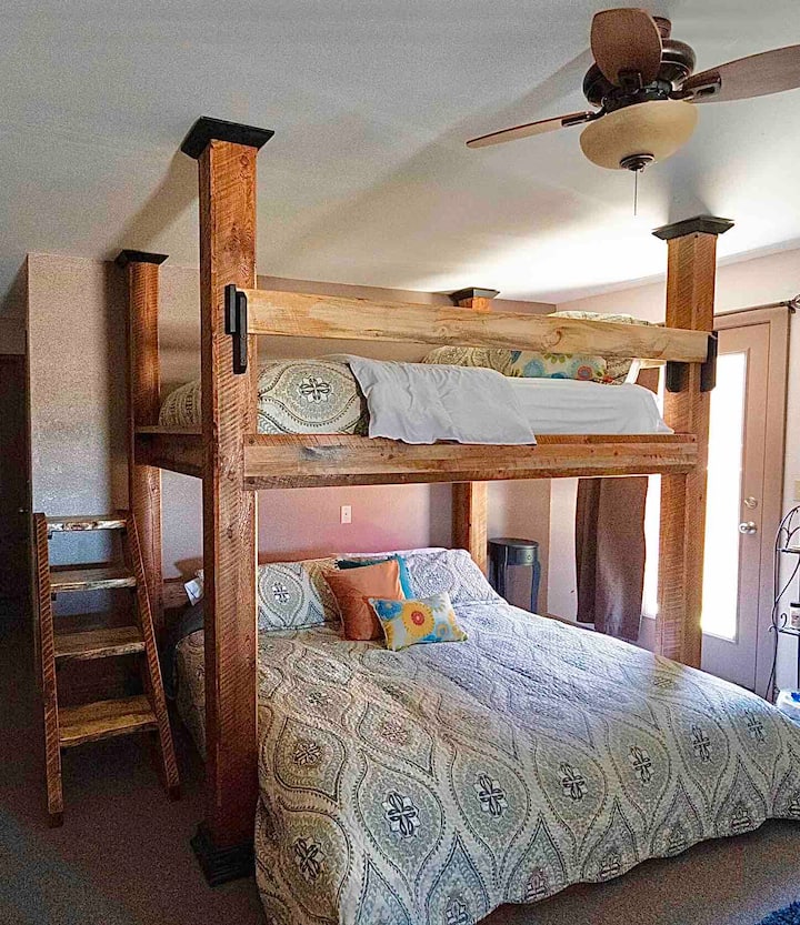 Ambienti i dhomës së gjumit