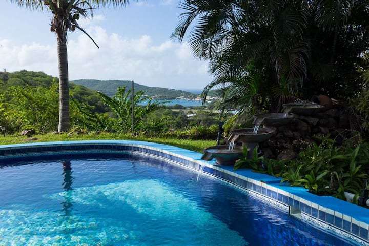 Hilltop Rustic Cottage with shared Swimming Pool