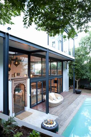 Views, pool, central, perfect. gallery image 3