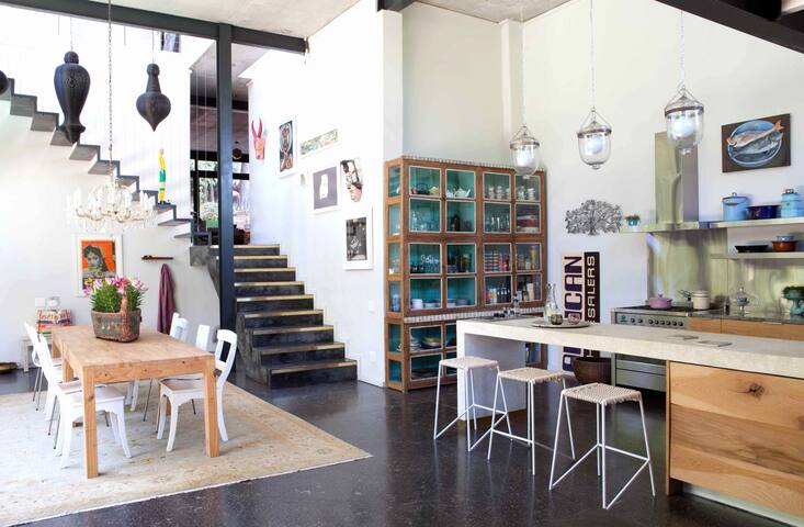 Views, pool, central, perfect. gallery image 2