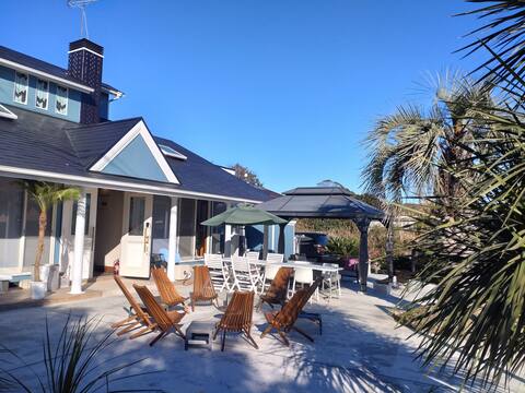 Bonfire & BBQ (covered) A healing space that feels like an international beach resort