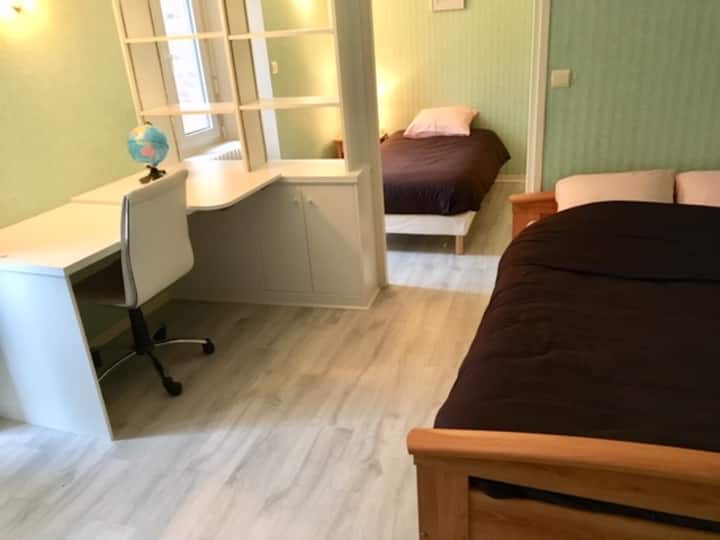 מיטות זוגיות של יחידת הורים 