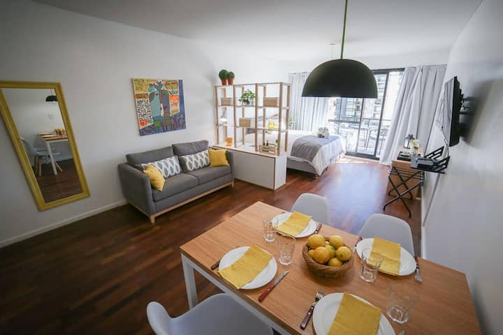 Kitnet com varanda, piscina e WiFi em Palermo