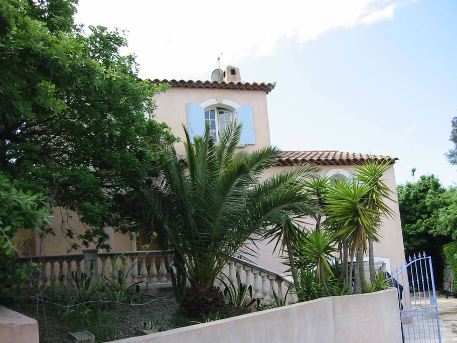 Entrée de la maison coté rue de lotissement