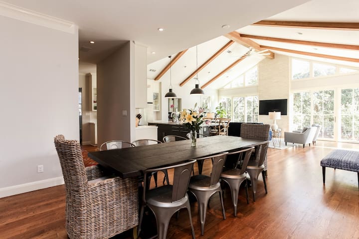 5-Bed Luxury Home with pool – Available in August! gallery image 5