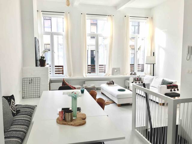 Bright and sunny stylish House! gallery image 2