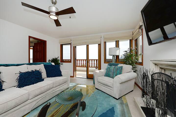 H1068: Impeccable 2bd villa, No Steps, Golf Cart gallery image 5