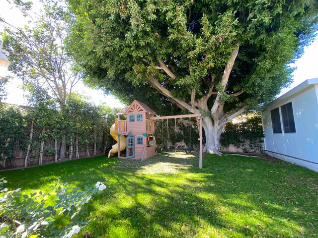 Work/Family/Pet Friendly Centrally Located in LA gallery image 2