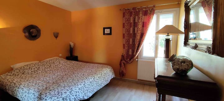 Შამბრის სანსეტი : 

- საწოლი დიდი ზომის: 190 × 200 სმ
- ოფისი
