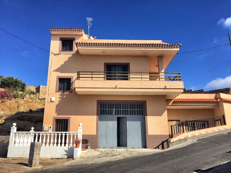 Casa Abona edificio completo con zona aparcamiento