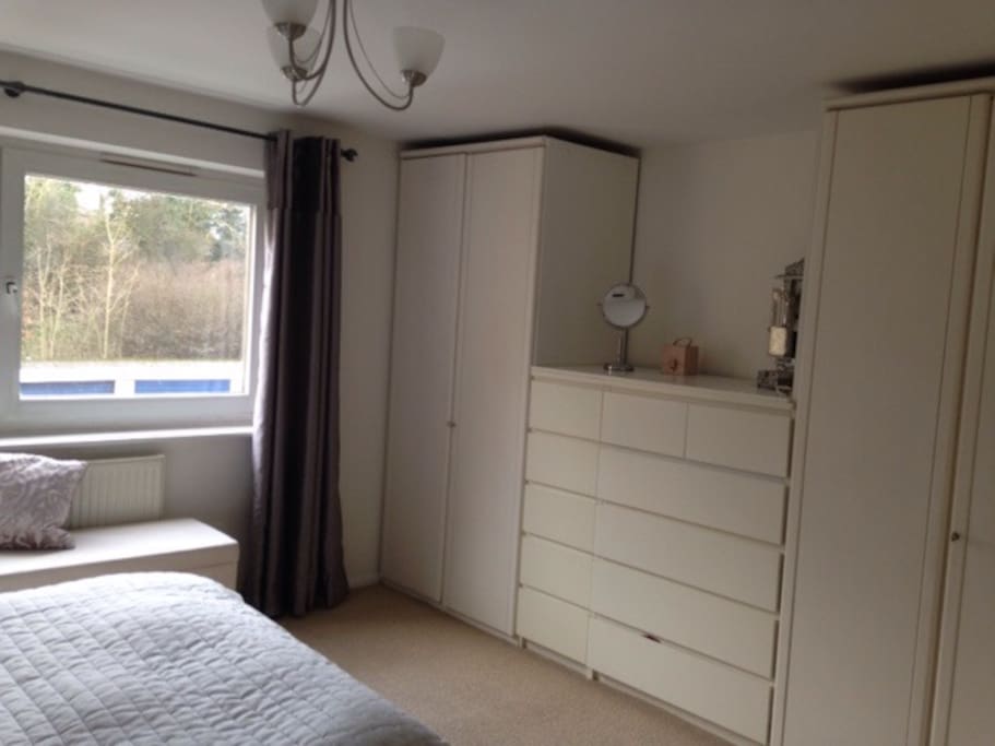 Plenty of wardrobe and chest space