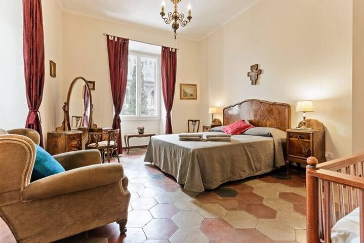 Rome Colosseo Luxury downtown *Wi.Fi Fiber 1 GIGA* gallery image 5