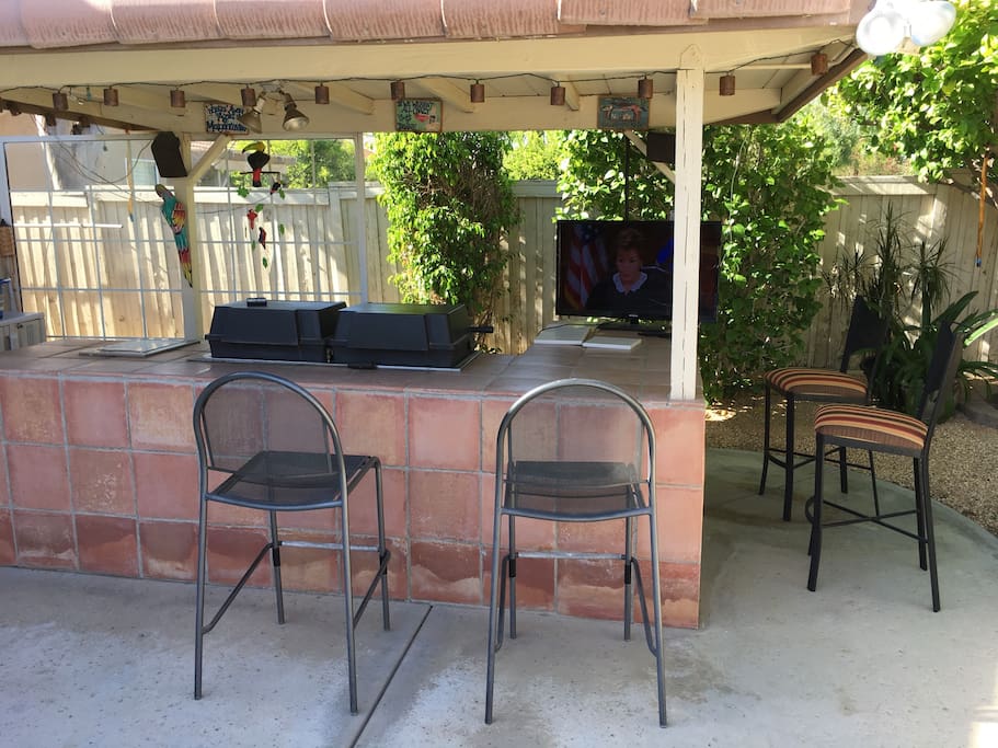 Built in BBQs. Outside TV hooked up upon request (antenna only)