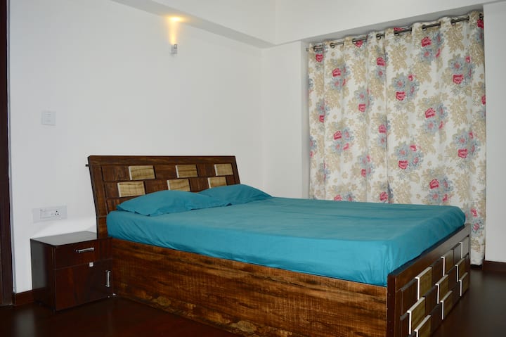 Letto matrimoniale con materasso a molle da 15 cm